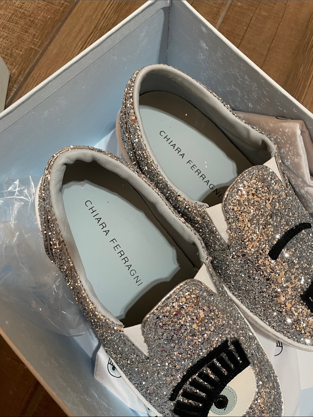 Chiara Ferragni Silver Glitter Slip-On Sneakers with Eye and Lash Motif - Picture 2 of 6